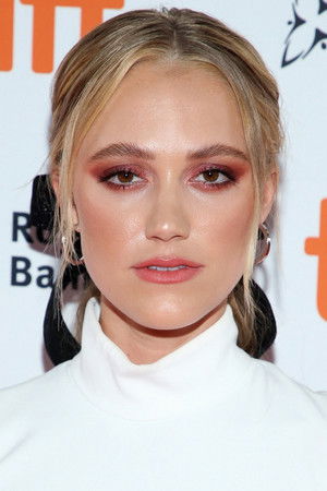 Maika Monroe portrait
