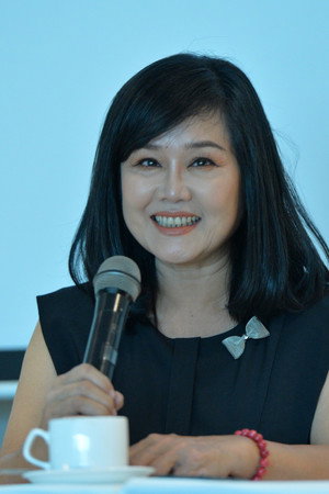 Thu Uyên portrait