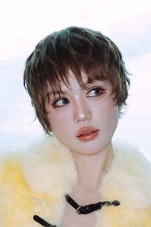 Ngoc Trinh portrait