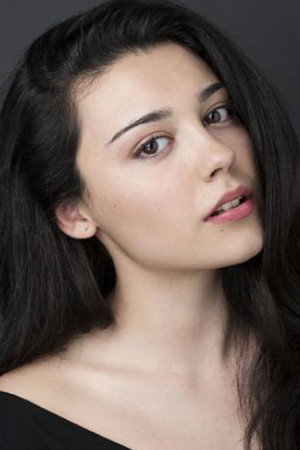 Carla Díaz portrait