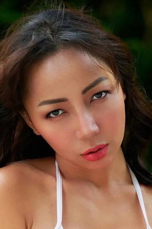 Jasmine So portrait