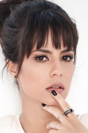 Andréia Horta portrait