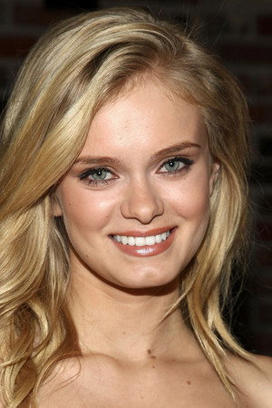 Sara Paxton portrait