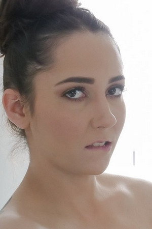 Kyra Rose portrait