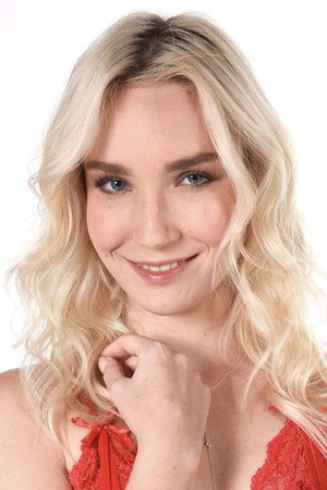 Claire Roos portrait