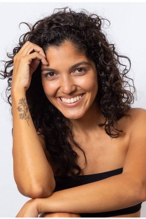 Carol Gomes portrait
