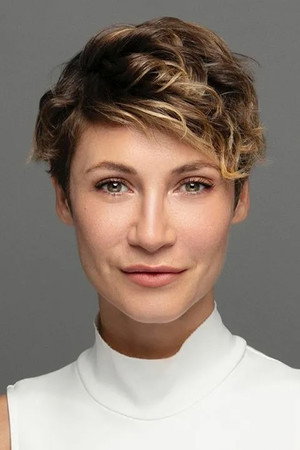 Ece Dizdar portrait