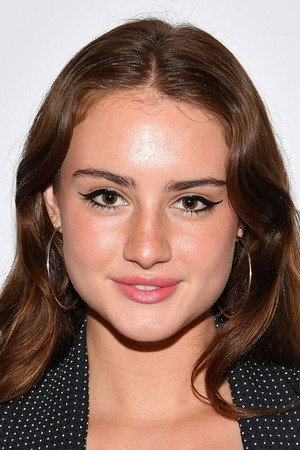 Grace Van Patten portrait