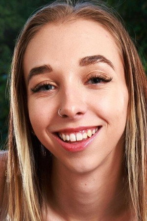 Breezy Bri portrait