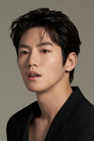 Yoo Hwan portrait