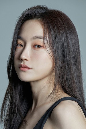 Oui Ji-won portrait