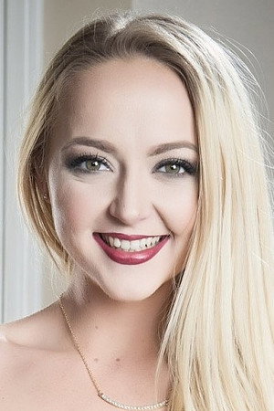 Iris Rose portrait