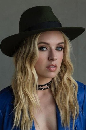 ZZ Ward portrait