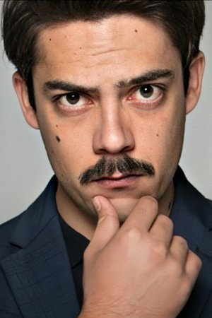 Roberto Flores portrait