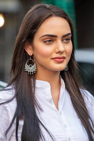 Himanshi Parashar portrait