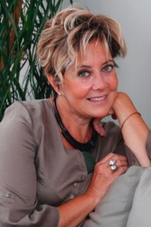 Tilbe Saran portrait
