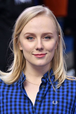 Alexa Davies portrait