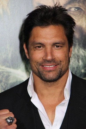 Manu Bennett portrait