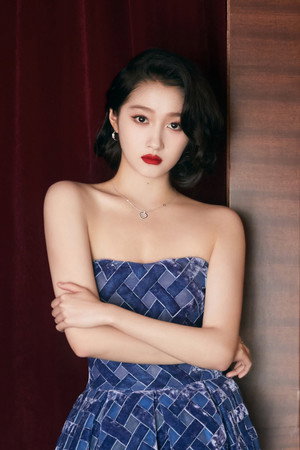 Guan Xiaotong portrait