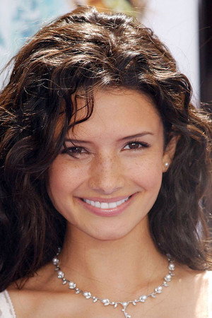 Alice Greczyn portrait