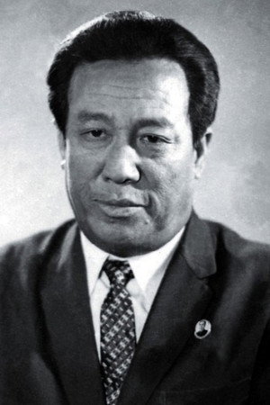 Min Hwang portrait