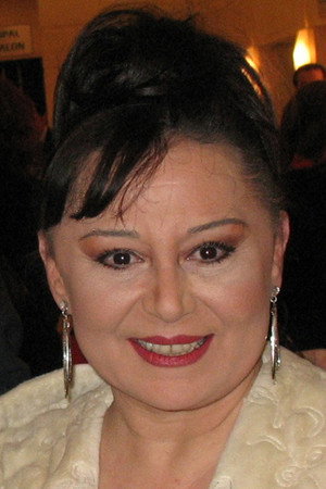 Parla Şenol portrait