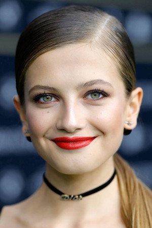 Zoë Pastelle Holthuizen portrait