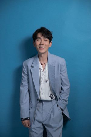 Zhu Yilong portrait