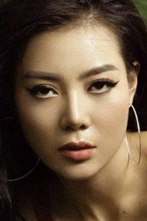 Thanh Hương portrait