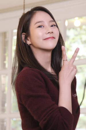 Han Seung-yeon portrait