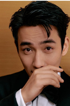 Zhu Yilong portrait