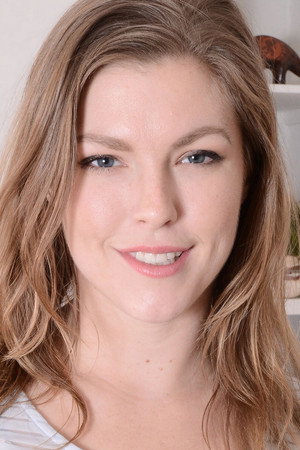 Ella Nova portrait