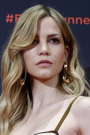 Sylvia Hoeks portrait