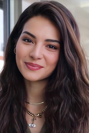 Melisa Aslı Pamuk portrait