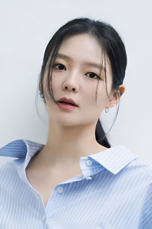 Esom portrait