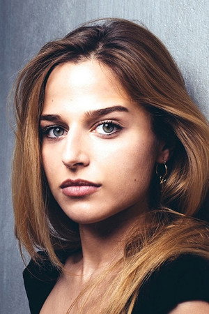 Stephanie Nur portrait