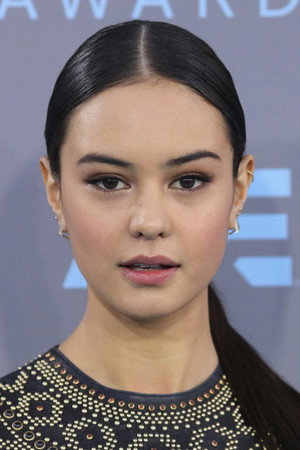 Courtney Eaton portrait