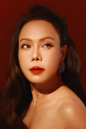 Việt Hương portrait