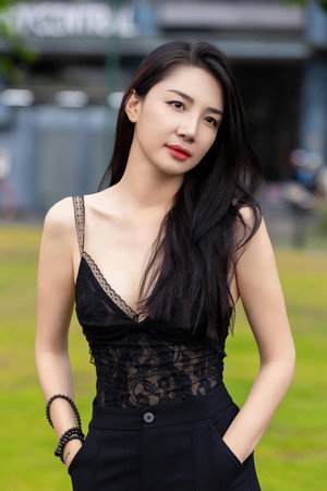 Ammy Minh Khuê portrait