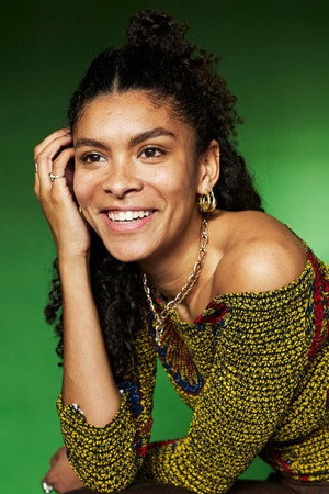 Thalissa Teixeira portrait