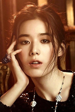 Jung Eun-chae portrait
