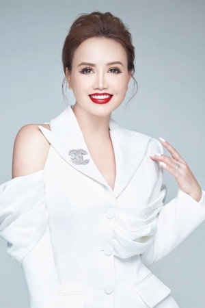 Hoang Yen portrait