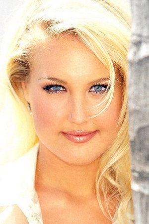 Anika Knudsen portrait