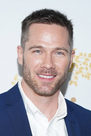 Luke Macfarlane portrait