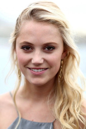 Maika Monroe portrait