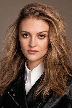 Lara Peake portrait