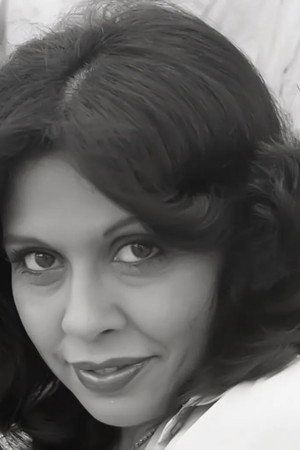 Geula Noni portrait