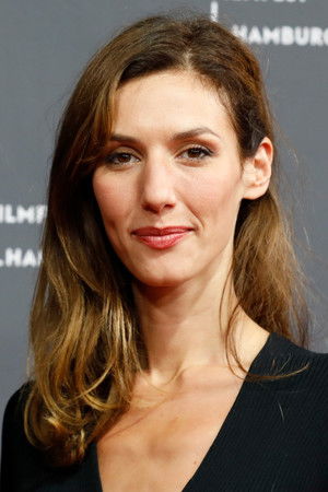 Doria Tillier portrait