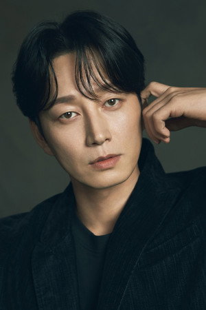 Lee Hyun-wook portrait