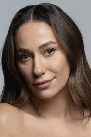 Esra Ruşan portrait